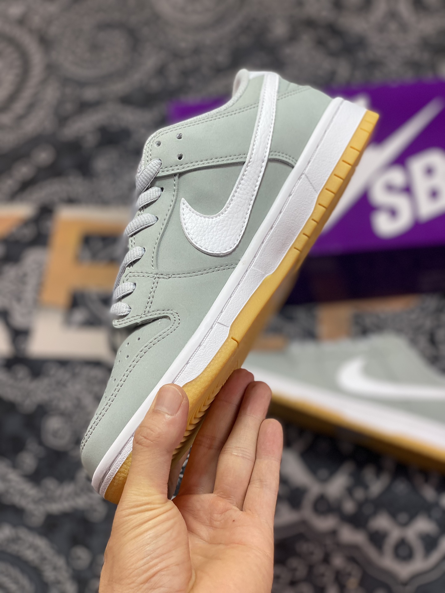 260  Nike SB Dunk Low “Grey Gum” 灰白生胶 DV5464-001