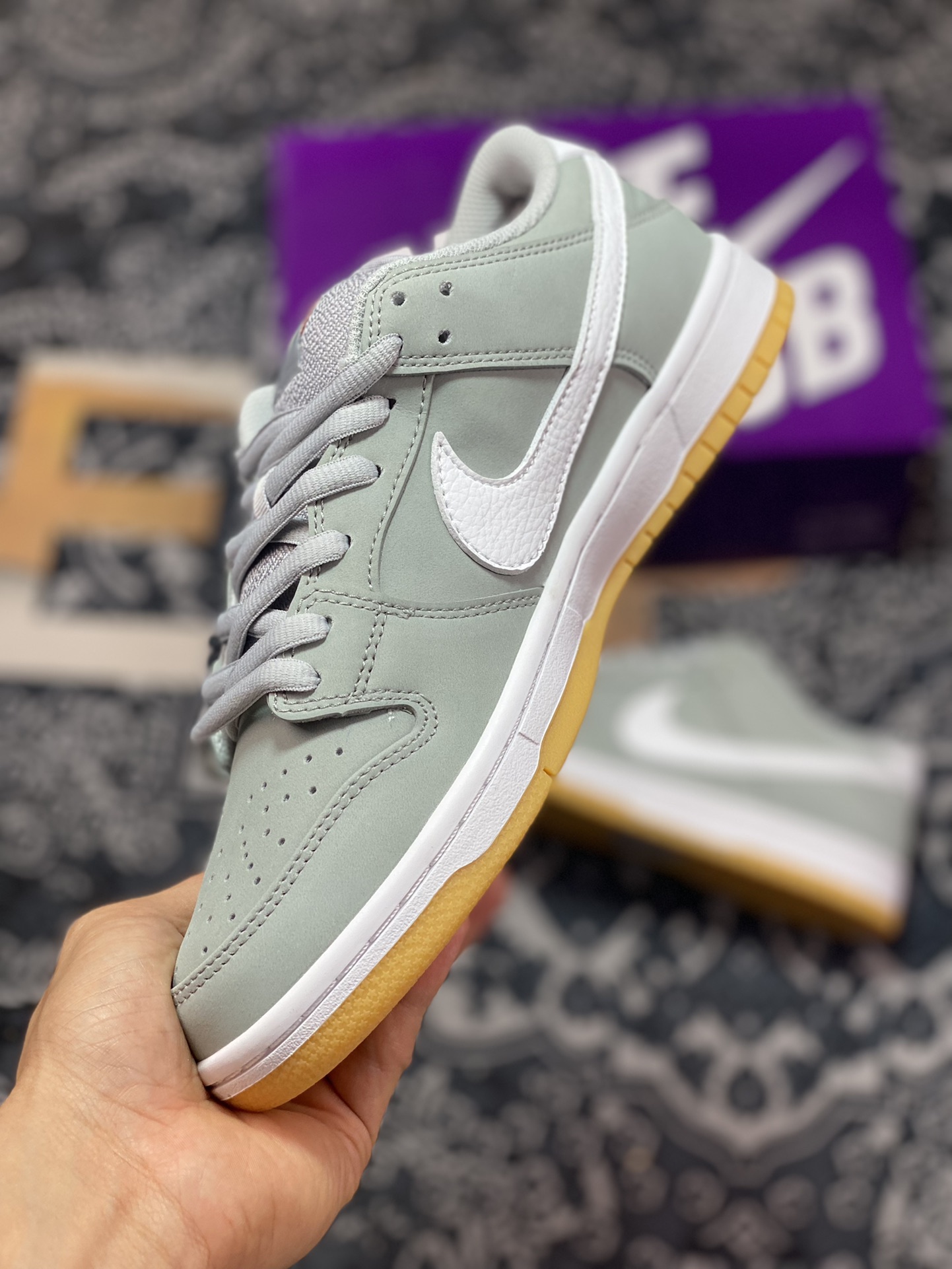 260  Nike SB Dunk Low “Grey Gum” 灰白生胶 DV5464-001