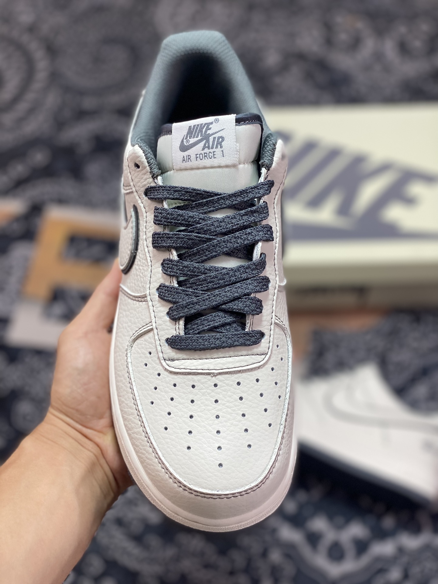 260  StUssy x Nike Air Force 1′07 Low”Milk White/Dark Grey“空军一号板鞋“皮革米白深灰斯图西”UN1635-111