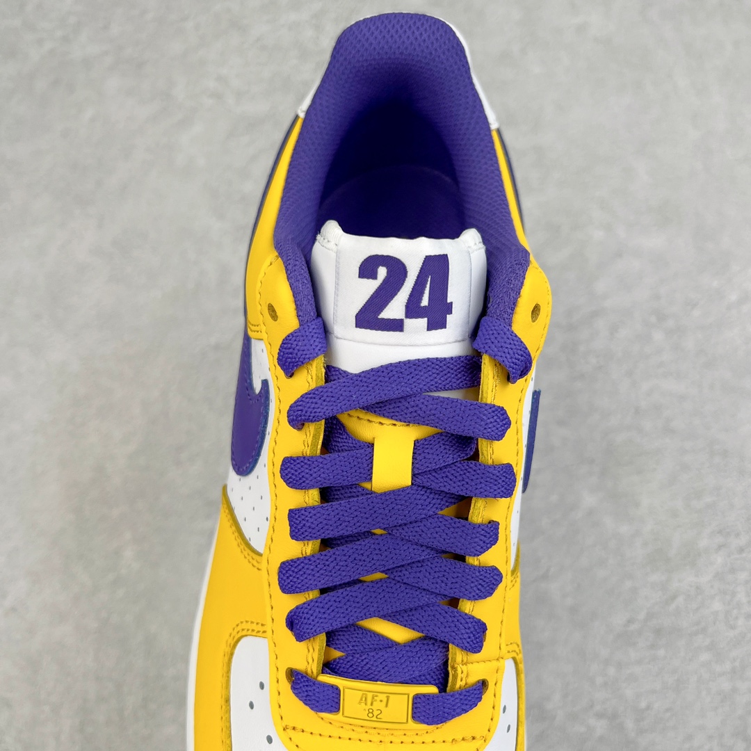 图片[5]-零售💰240 ＃G版纯原 Kobe Bryant x NK Air Force 1 Low Retro QS 空军一号低帮 白紫黄 紫金湖人 FZ1151-100 ＃情怀单品 科比限定 纪念意义拉满 相信老粉对于这款鞋都不陌生 整体采用经典 NK Air Force 1 Low 作为设计蓝本 白色鞋身填充搭配黄色鞋身框架 最后辅以紫色外底 还原标准洛杉矶湖人紫金配色 这款鞋使用了极具代表性的湖人配色方案 白色、黄色与紫色的运用十分亮眼 后跟 Kobe 的刀鞘 Logo 也点明了这双鞋的主人 此外 这款鞋的左右脚鞋舌上也分别印有 Kobe 的 24 号号码 据说这是 Kobe 最喜欢的一双生活鞋款 SIZE：35.5 36 36.5 37.5 38 38.5 39 40 40.5 41 42 42.5 43 44 44.5 45 46 47.5 编码：by2936040-运动鞋