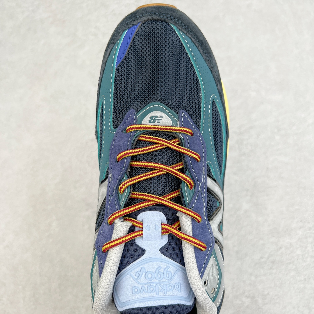 图片[4]-＃K版纯原 Action Bronson x New Balance in USA M990V6 新百伦NB六代系列美产血统经典复古百搭老爹风休闲运动跑步鞋 蓝绿棕 这是一双极具现代感设计的复古跑鞋 990v6 鞋面大部分面积依旧采用麂皮和织物材质覆盖 从各种细节上看也还是有点 990v5 的影子 但相比 990v5 990v6 鞋面各种材质的拼接会更加复杂 这次 990v6 最大的改变相信大家应该也发现了 就是看上去貌似比 990v4 和 990v5 两代鞋款加起来还要厚的鞋底 其实这是 New Balance 首次采用的三重缓震组合鞋底 除了之前就有的 ABZORB 缓震科技和 ENCAP 中底 这次新加入了 FuelCell 缓震科技 看来舒适度和增高度 都要更上一层楼呀 990v6 的侧标 Logo 设计少见地没有印在绒面皮革上 而是置于网眼面料以及横跨鞋身的皮革织带之上 同时鞋舌上的标签设计并没有延用此前 990v4 和 990v5 采用的样式设计 而是采用了一种新的类似于三角徽章的设计 所以对于鞋款上的更新变化 既有延续经典的设计 也有创新性的改变 尺码：36 37 37.5 38 38.5 39 40 40.5 41.5 42 42.5 43 44 44.5 45-选品中心