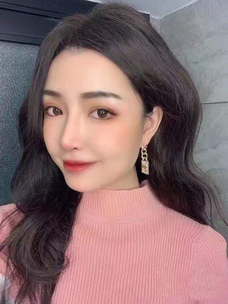 编号XED0132
CHANEL 小香链条长牌长款双c耳钉，高端品质，专柜同材质， 真正黄铜，离子电镀，