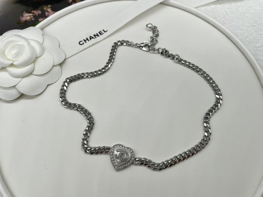 NO:101197,Chanel new love necklace high-end customization, essential for exquisite small items, can be worn all year round, improve clothing quality in details, enhance texture, elegant temperament, fashionable collection style, exquisite daily commuting, Chanel necklace, chanel, chanel, necklace19860909Chanel 新款爱心项链高级定制 精致小物件必备 一年四季都可配戴 细节中提升衣品 提升质感 优雅气质 时髦精收藏款 日常通勤精致,香奈儿项链,chanel,chanel,necklace,Jewelry