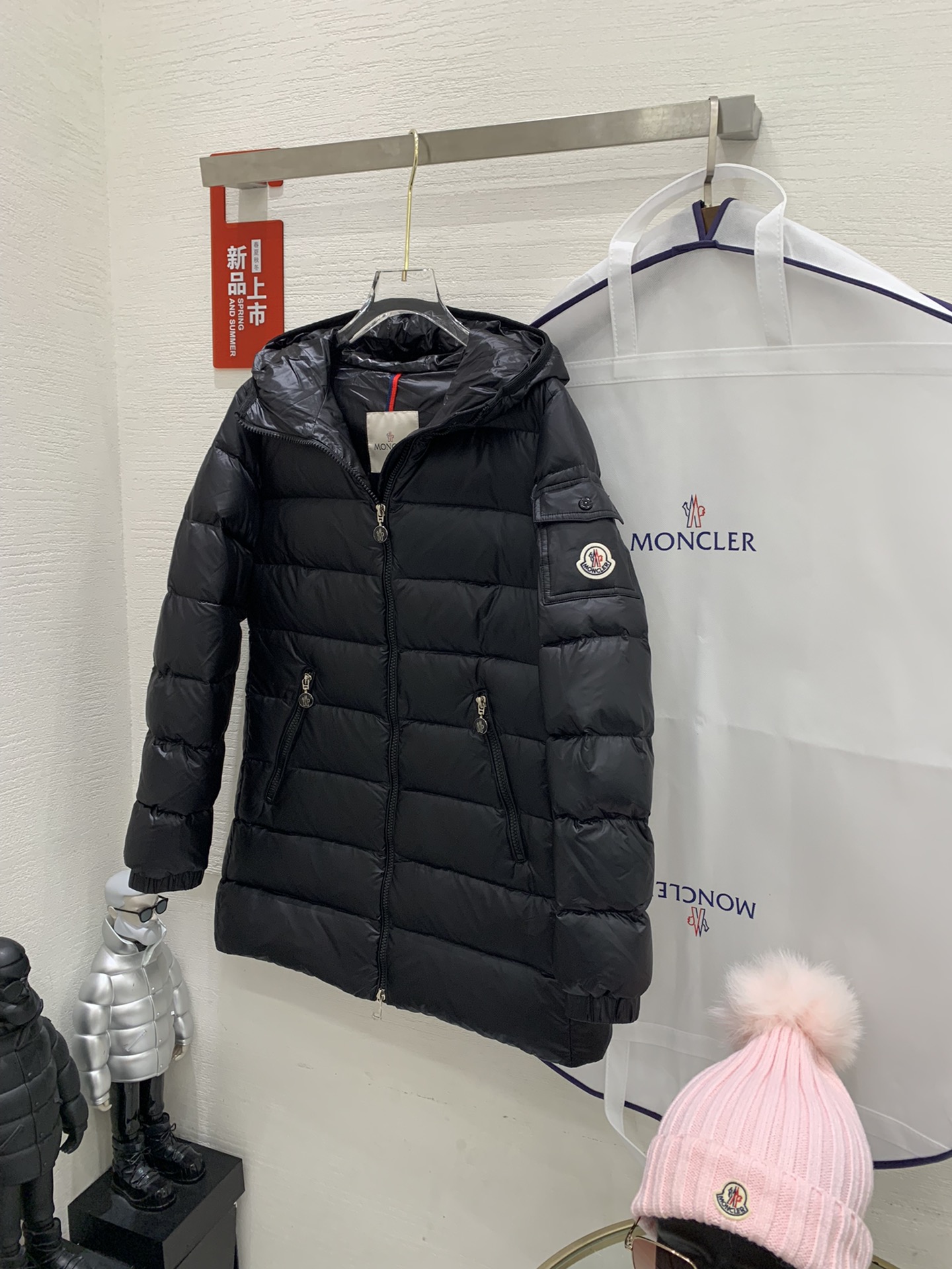 🆕Moncler 女士Glements 短款羽绒服码数：1-2-3-4由回收的闪亮长椅saison制成再