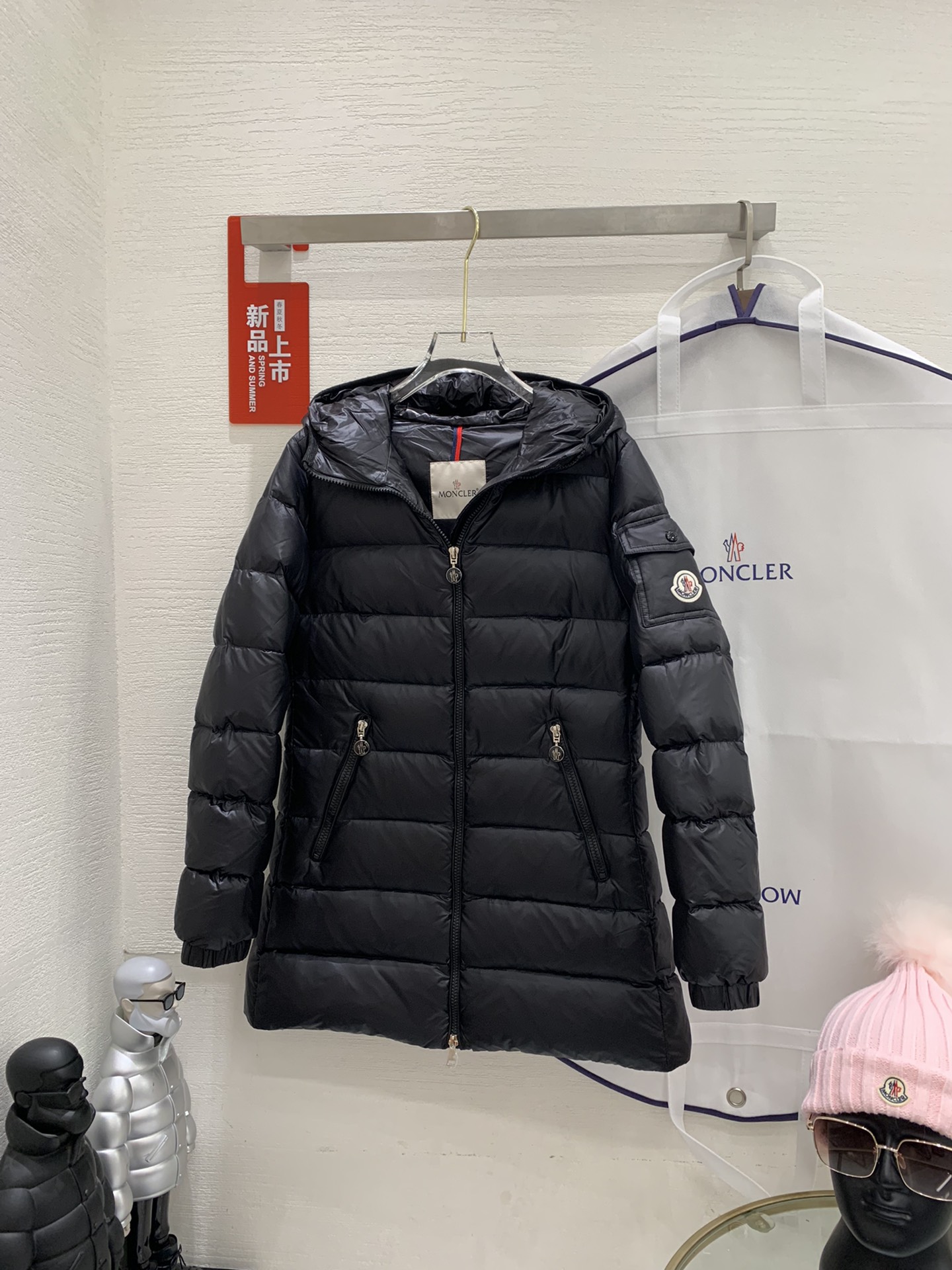 🆕Moncler 女士Glements 短款羽绒服码数：1-2-3-4由回收的闪亮长椅saison制成再