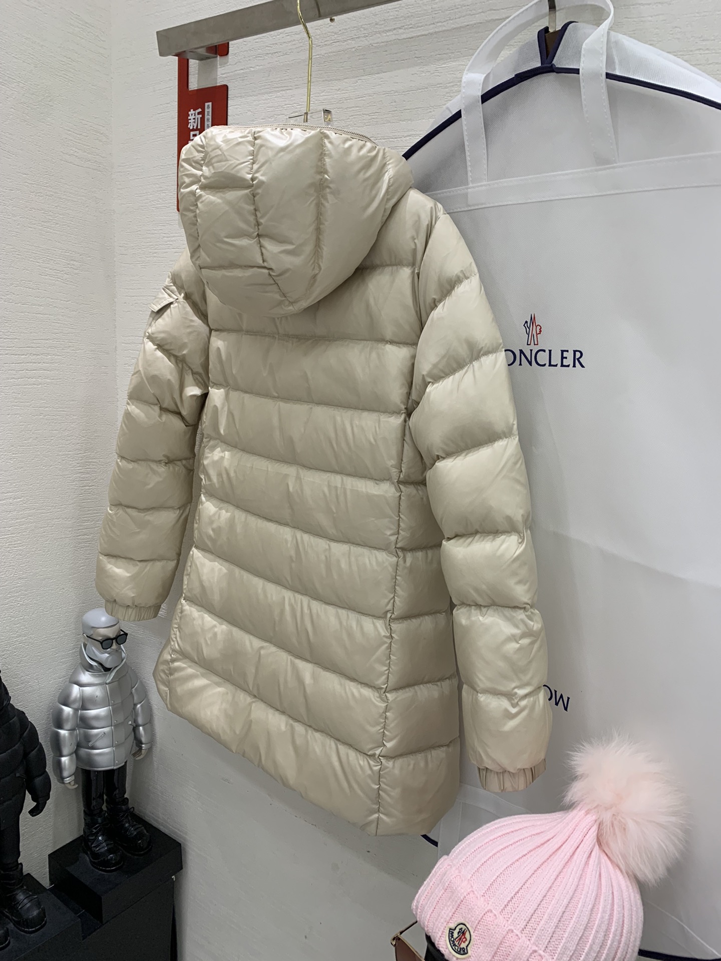🆕Moncler 女士Glements 短款羽绒服码数：1-2-3-4由回收的闪亮长椅saison制成再