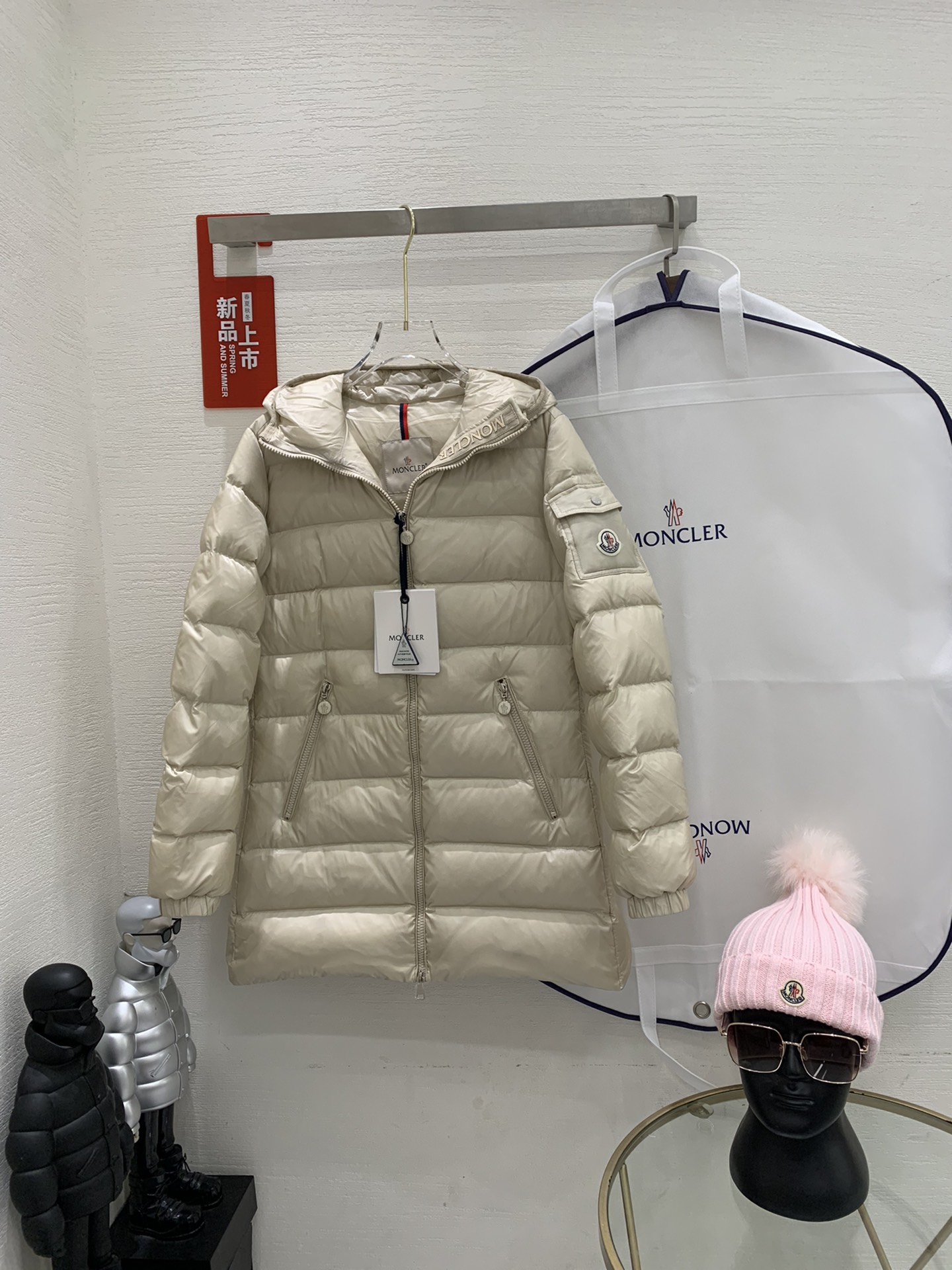 🆕Moncler 女士Glements 短款羽绒服码数：1-2-3-4由回收的闪亮长椅saison制成再