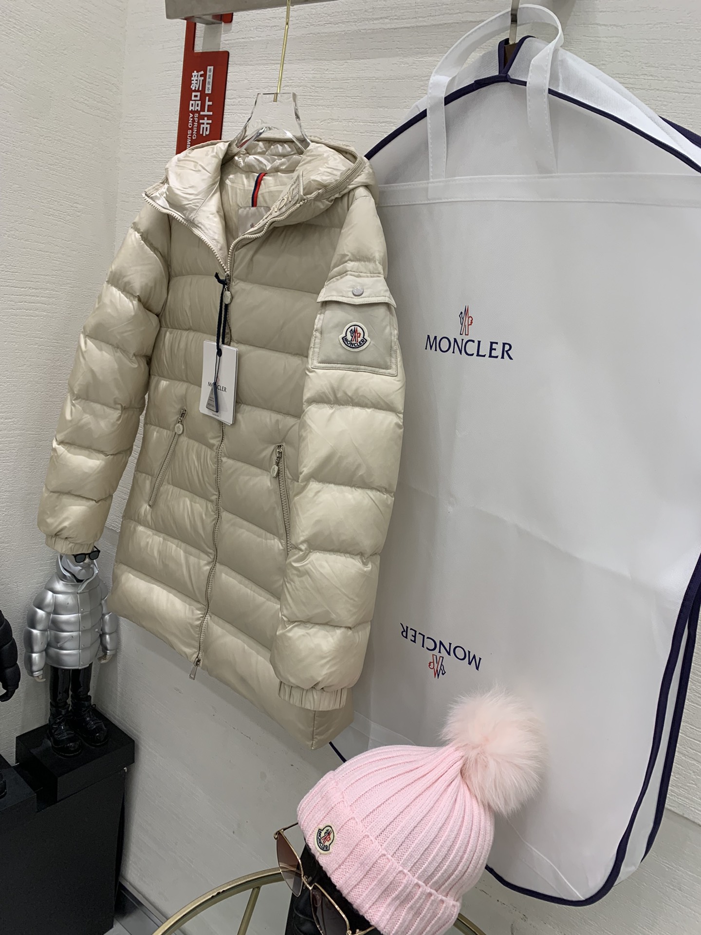 🆕Moncler 女士Glements 短款羽绒服码数：1-2-3-4由回收的闪亮长椅saison制成再
