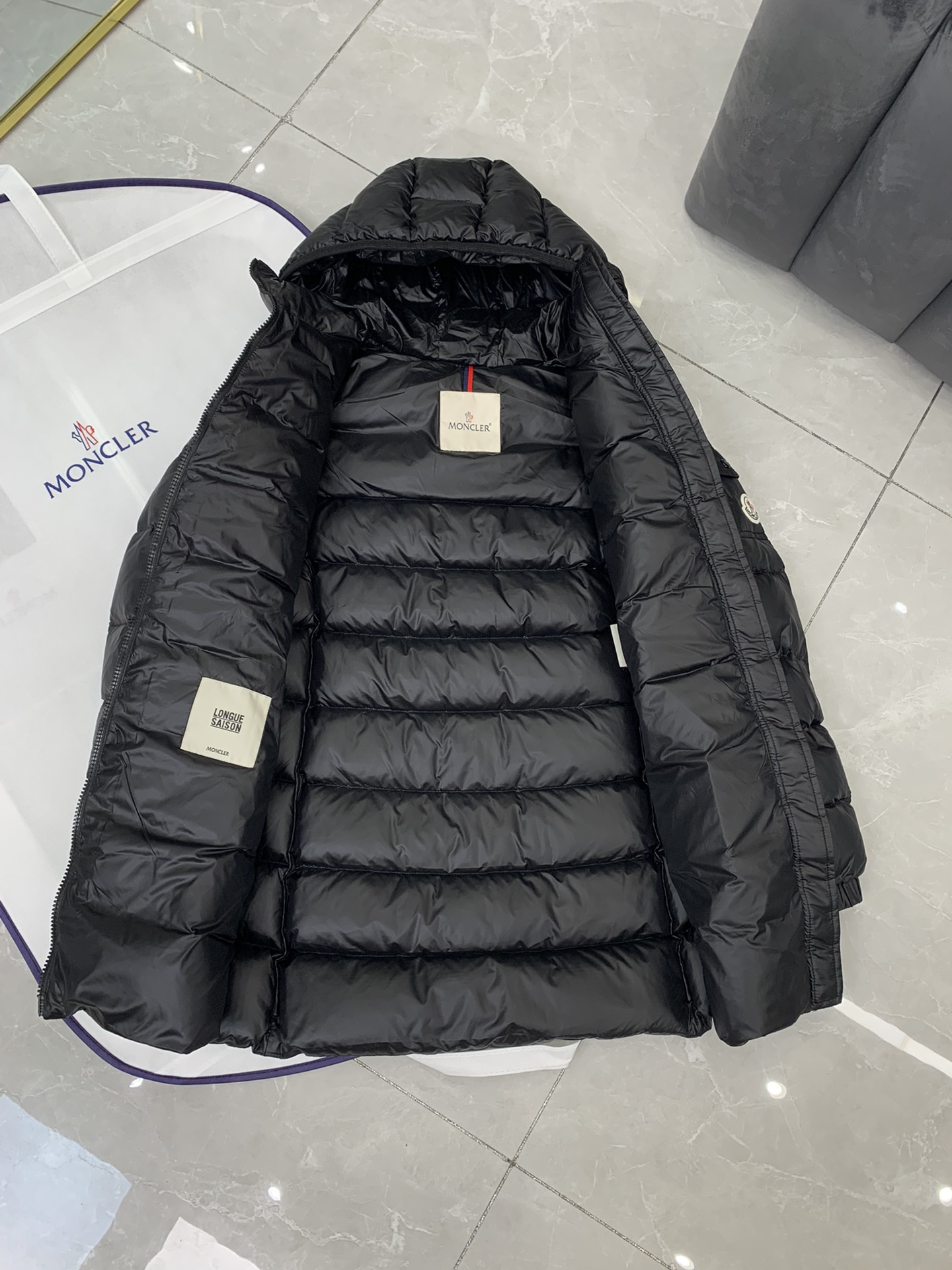 🆕Moncler 女士Glements 短款羽绒服码数：1-2-3-4由回收的闪亮长椅saison制成再