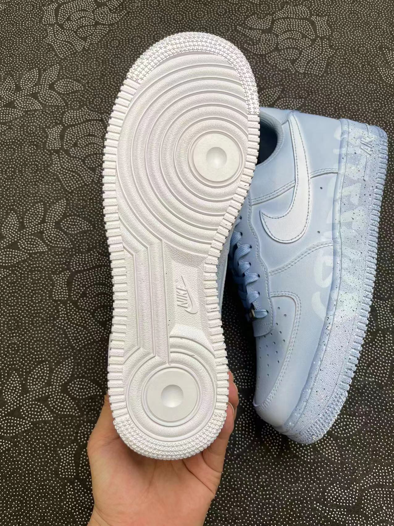 ?正品定制 Nike Air Force 1 Low 暴风雪废士做旧风 泼墨手绘 白蓝配色