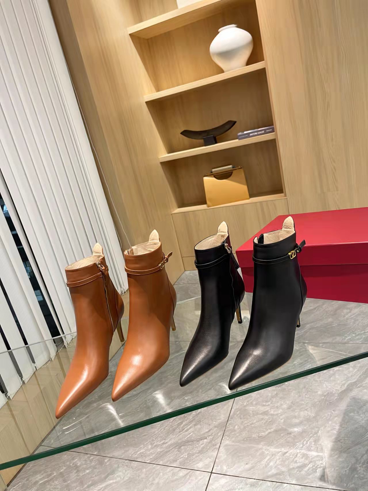 [Valentino] Valentino otoño e invierno botas de moda de las mujeres: en el pie cómodo y versátil tej