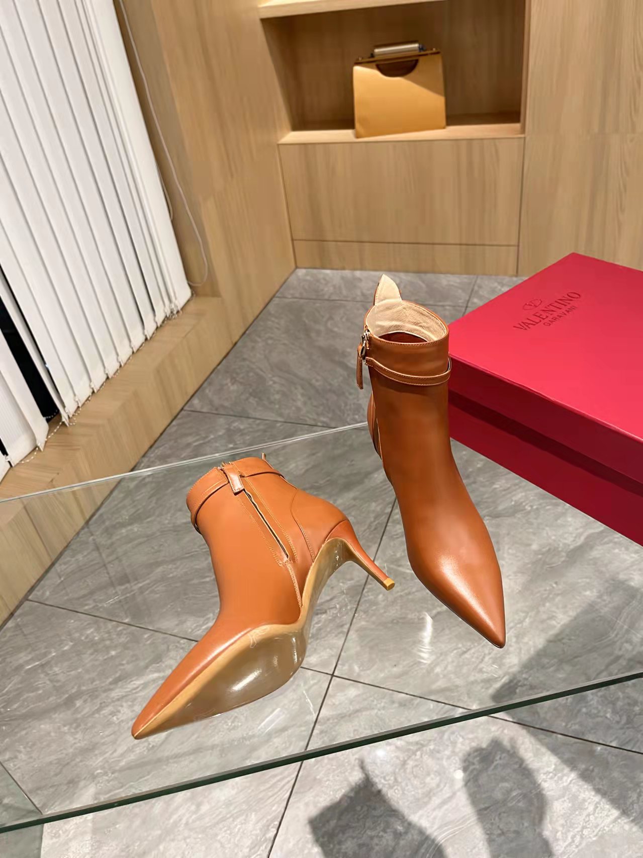 [Valentino] Valentino otoño e invierno botas de moda de las mujeres: en el pie cómodo y versátil tej
