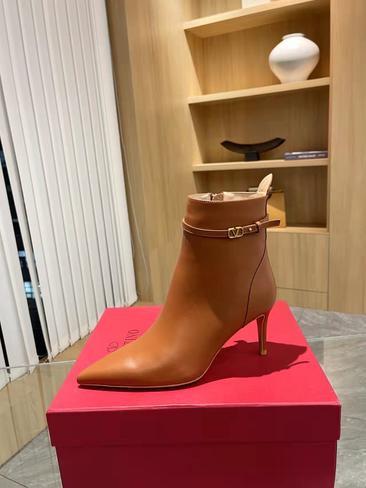[Valentino] Valentino otoño e invierno botas de moda de las mujeres: en el pie cómodo y versátil tej