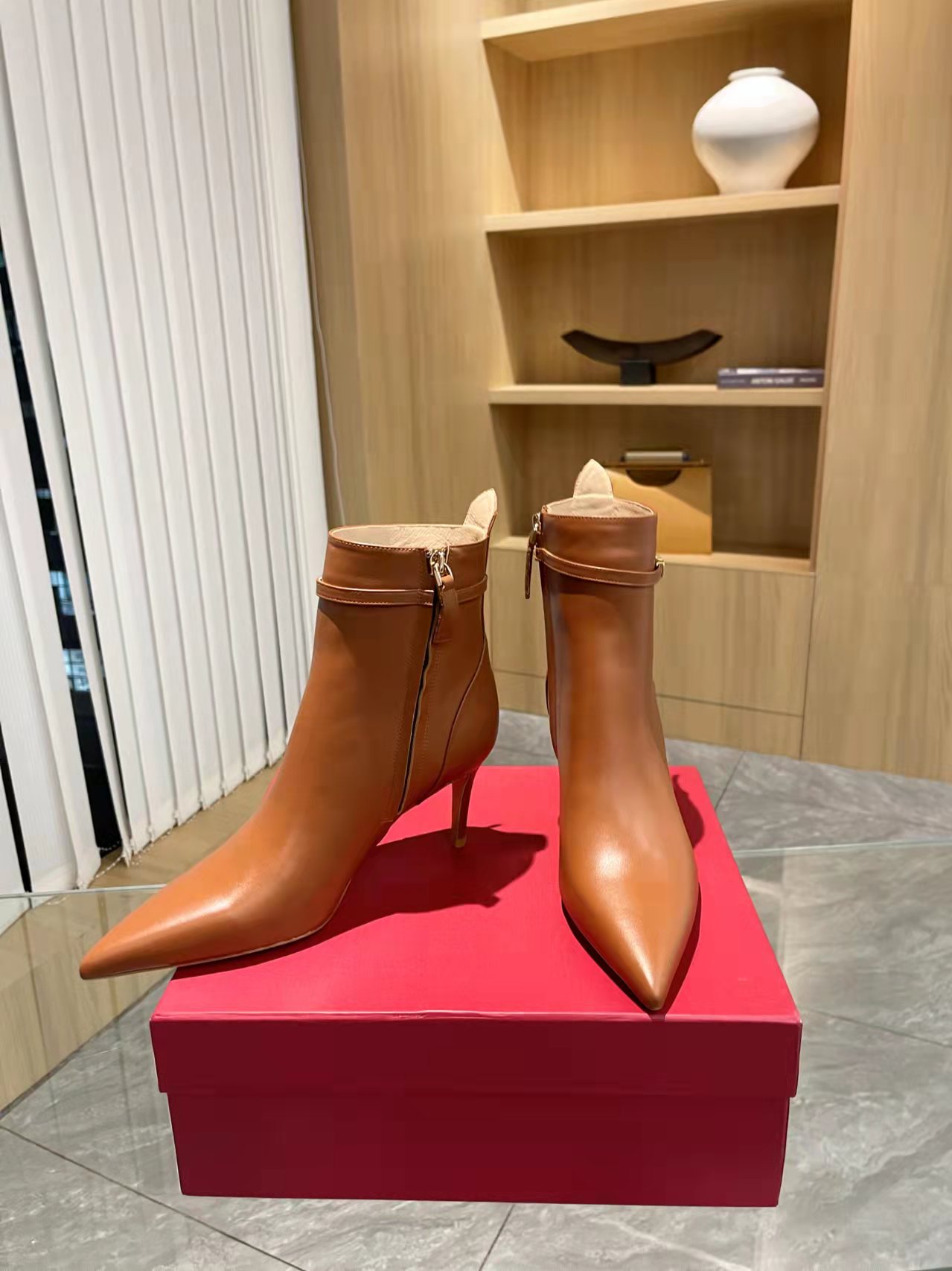 [Valentino] Valentino otoño e invierno botas de moda de las mujeres: en el pie cómodo y versátil tej