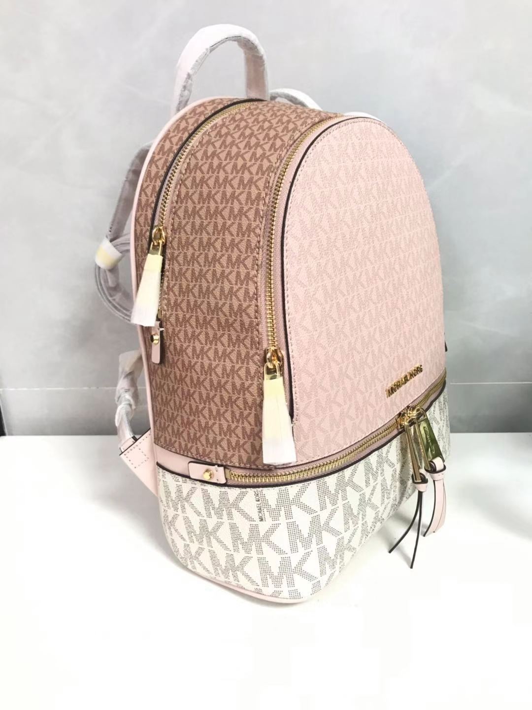 Michael Kors MK背包2拼皮3拼色。A