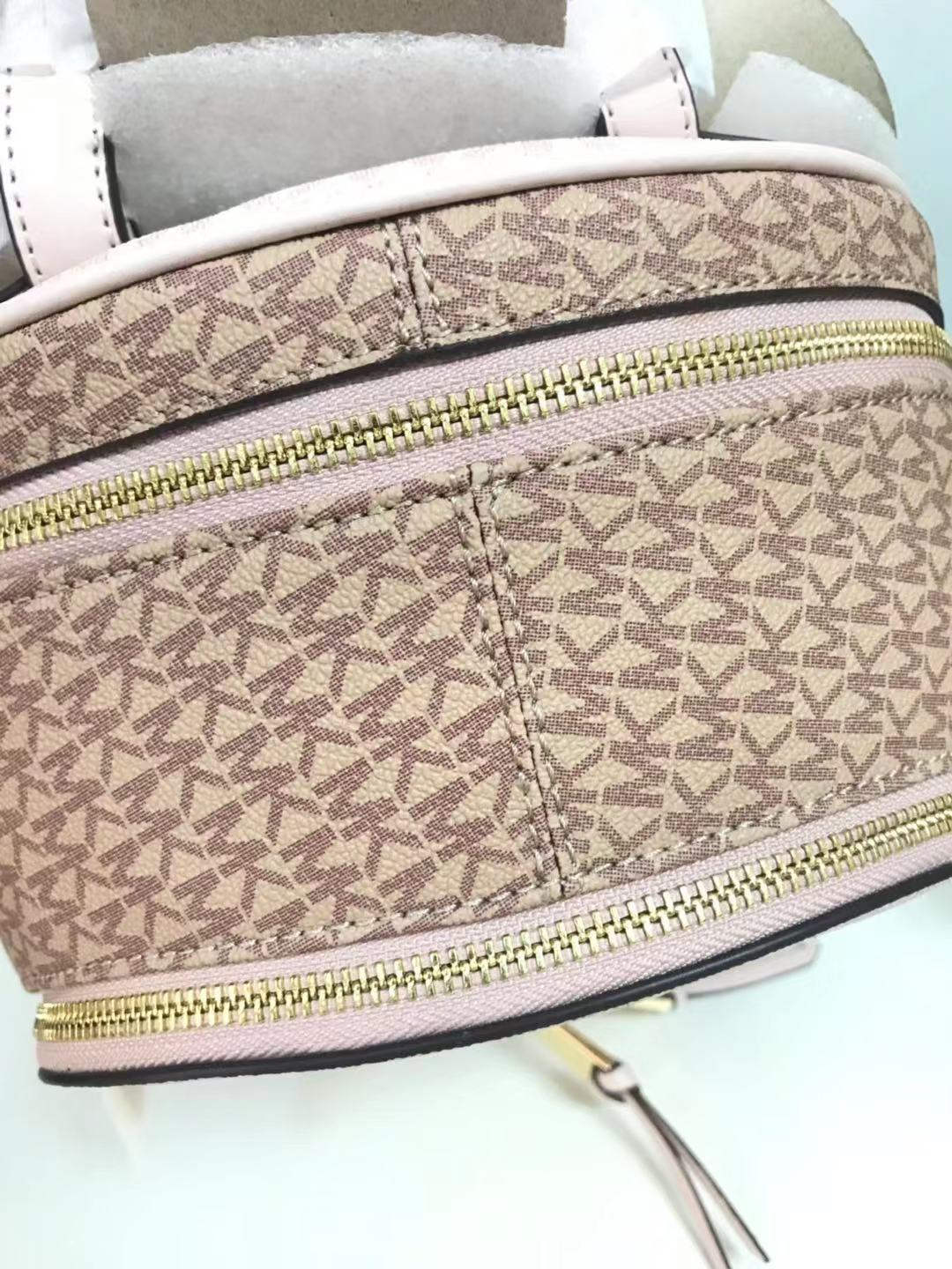 Michael Kors MK背包2拼皮3拼色。A