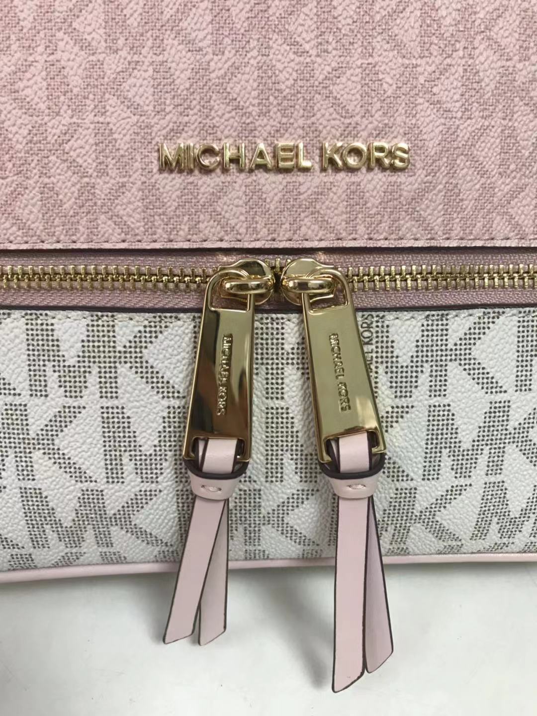 Michael Kors MK背包2拼皮3拼色。A