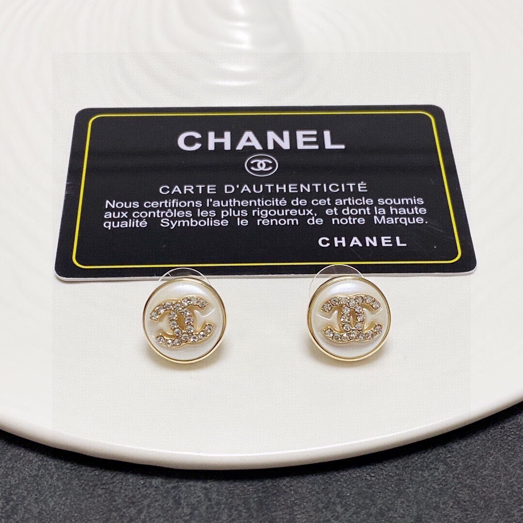 Chanel小香简约风格耳钉这款耳环