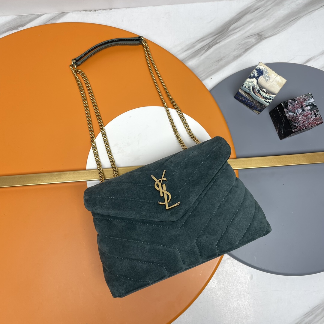 【𝙇𝙤𝙪 𝙇𝙤𝙪 𝟮4𝙘𝙢】P El bolso adecuado para el invierno ha llegado, ¡viene caminando hacia ti con calidez! La capa …