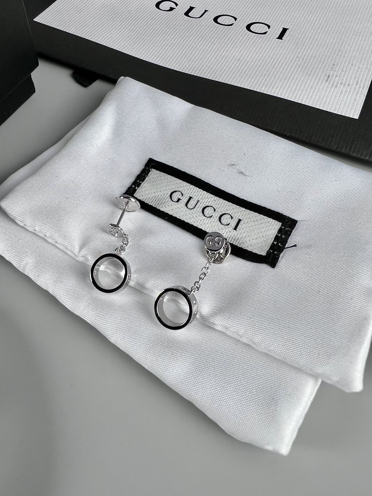 Gucci 耳钉，精致小巧，日常好搭配