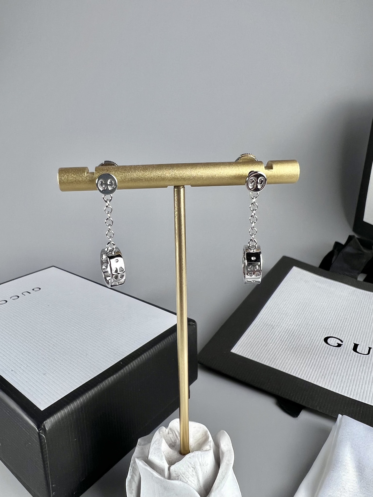 Gucci 耳钉，精致小巧，日常好搭配