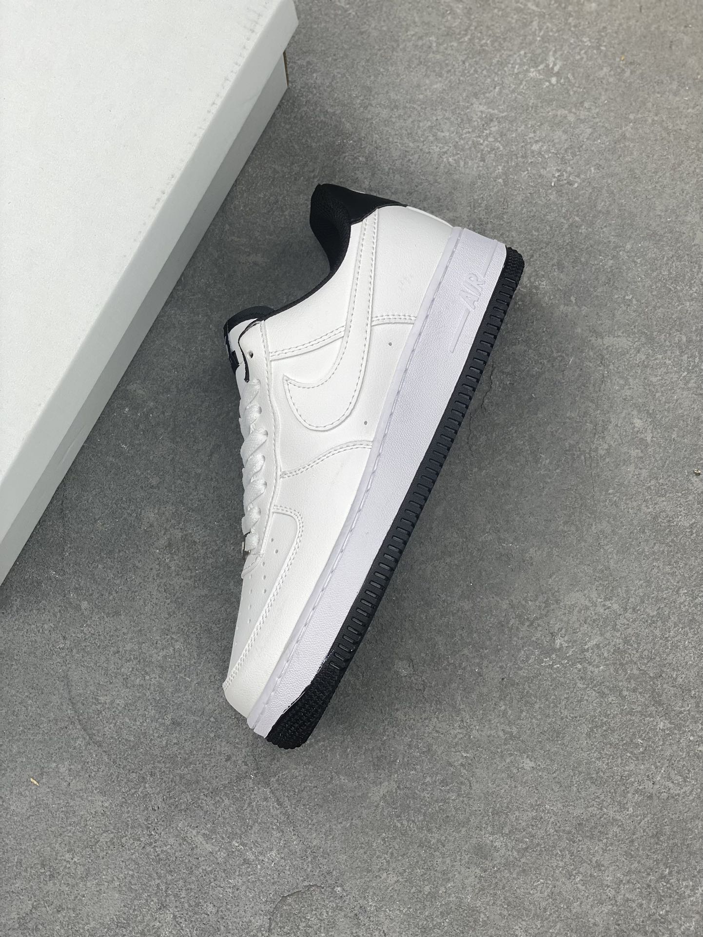 Nike Air Force 1 Low White/Black Men's Sneaker 8 i1692388227 2679 6