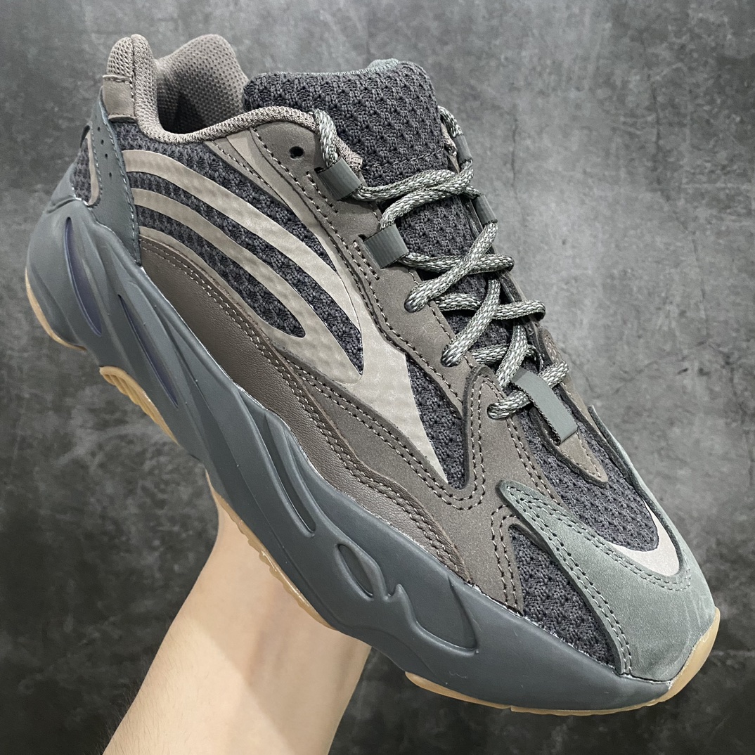 纯原版本Yeezy700v2Geode晶洞宝藏EG6860市场最坚挺的版本此版本也不会随着市场的动荡而调