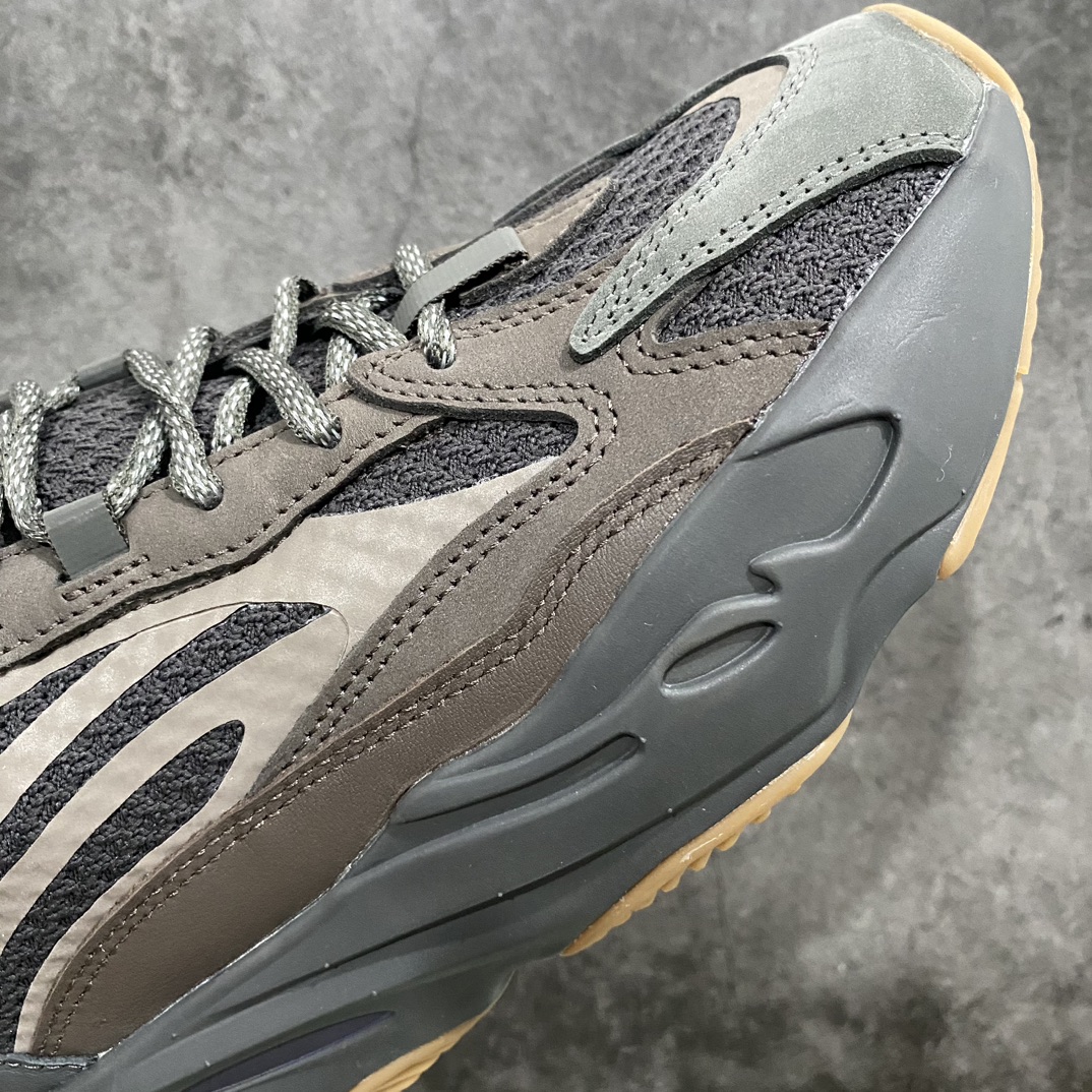 纯原版本Yeezy700v2Geode晶洞宝藏EG6860市场最坚挺的版本此版本也不会随着市场的动荡而调