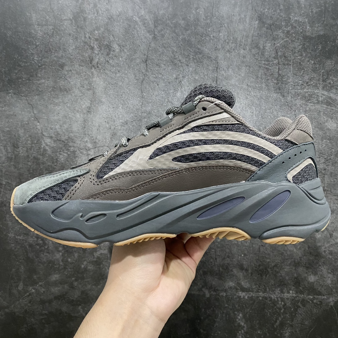 纯原版本Yeezy700v2Geode晶洞宝藏EG6860市场最坚挺的版本此版本也不会随着市场的动荡而调