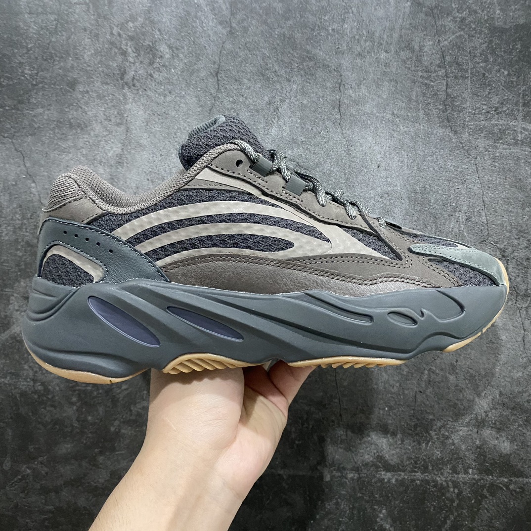 纯原版本Yeezy700v2Geode晶洞宝藏EG6860市场最坚挺的版本此版本也不会随着市场的动荡而调