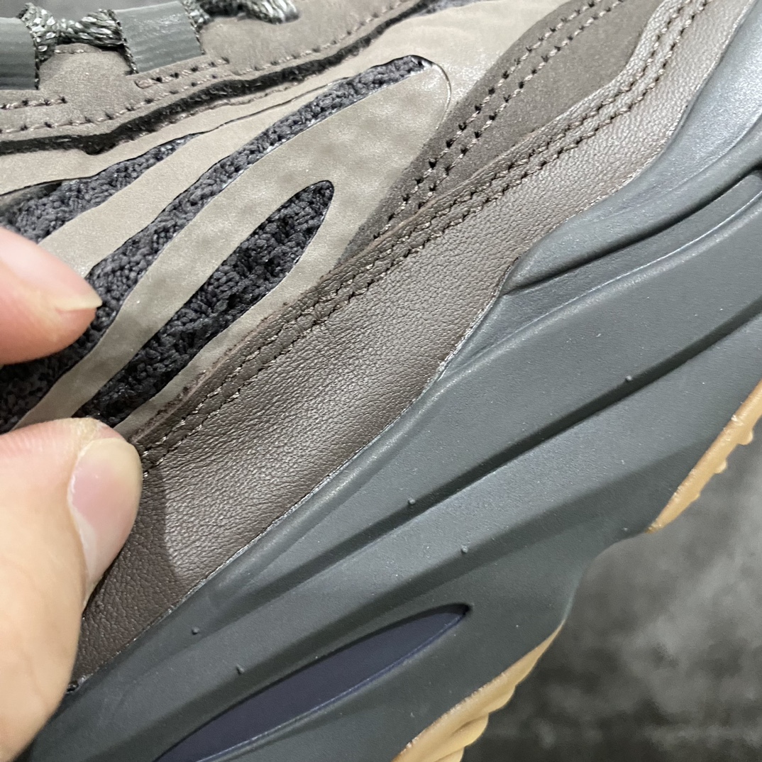 纯原版本Yeezy700v2Geode晶洞宝藏EG6860市场最坚挺的版本此版本也不会随着市场的动荡而调