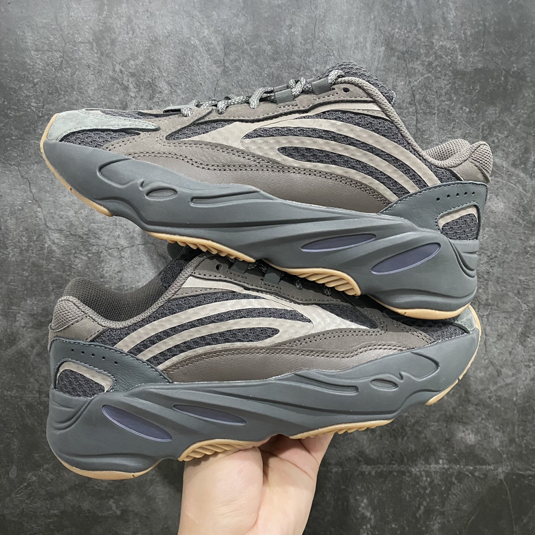 纯原版本Yeezy700v2Geode晶洞宝藏EG6860市场最坚挺的版本此版本也不会随着市场的动荡而调