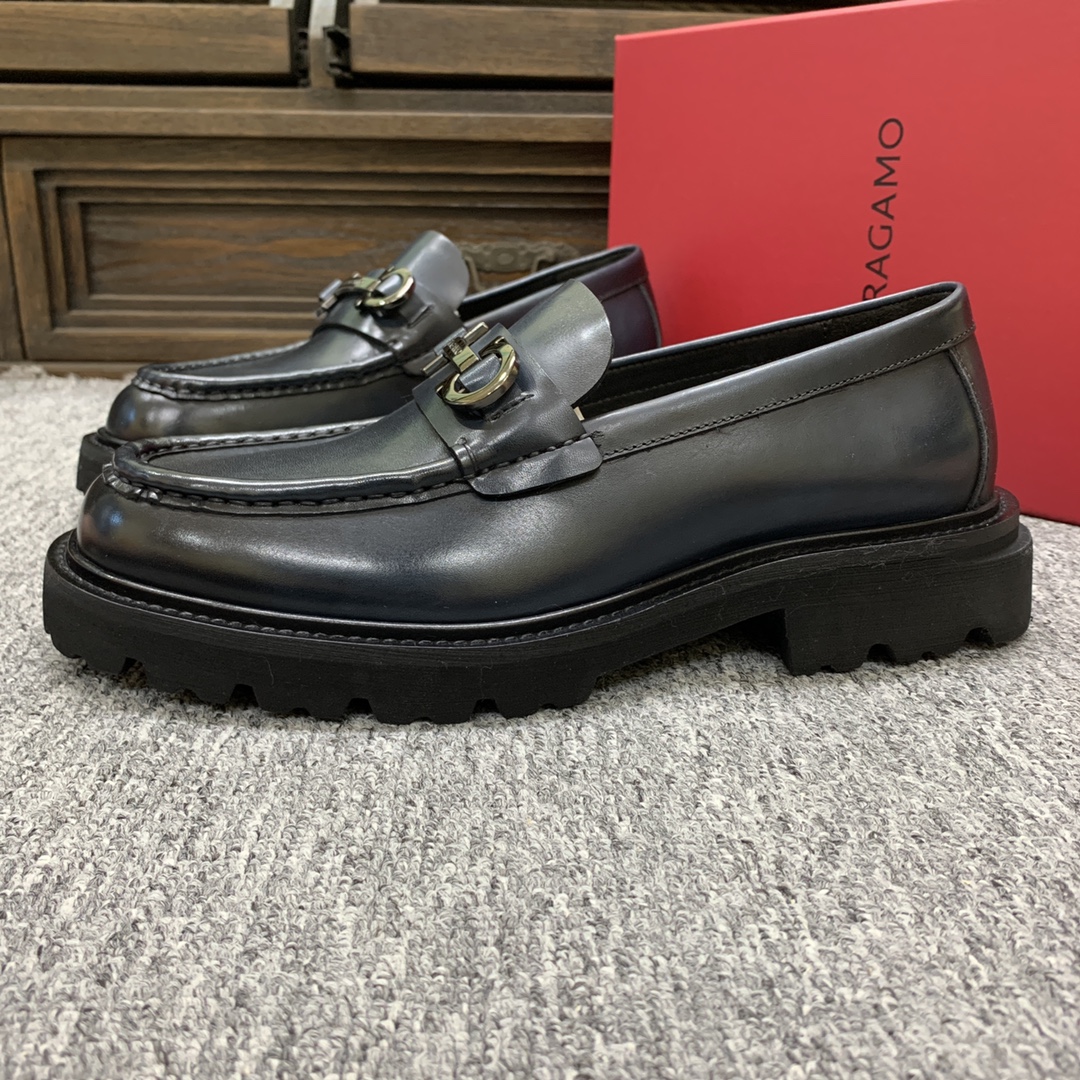 Ferragamo Men's Black Leather Platform Loafers with Signature Buckle 5 i1692397795 5977 3