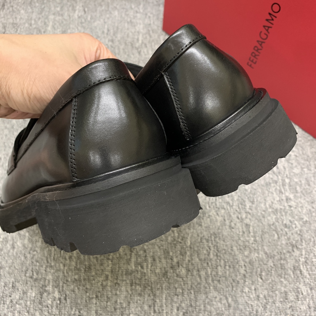 Ferragamo Men's Black Leather Loafers with Round Toe and Thick Sole 10 i1692398168 3501 8