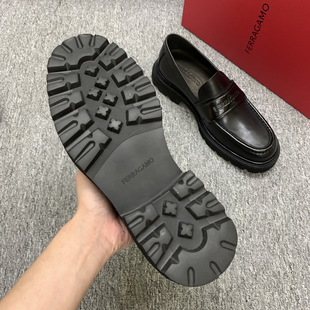 Ferragamo Men's Black Leather Loafers with Round Toe and Thick Sole 8 i1692398168 9292 6