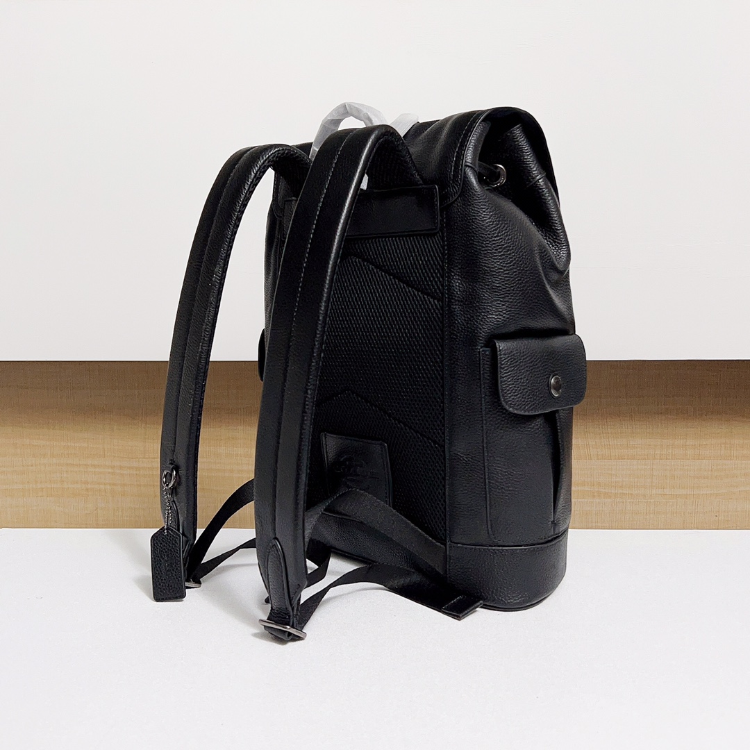 Coach 独家新款到货 COACHF23202蔻驰男包 新款大号男士双肩包背包纯头层牛皮 内置拉链袋 多功能袋 可放电脑 尺寸 31/42/14 售 黑色