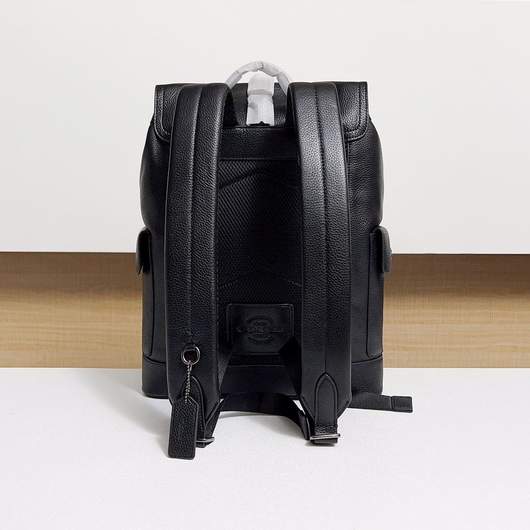 Coach 独家新款到货 COACHF23202蔻驰男包 新款大号男士双肩包背包纯头层牛皮 内置拉链袋 多功能袋 可放电脑 尺寸 31/42/14 售 黑色