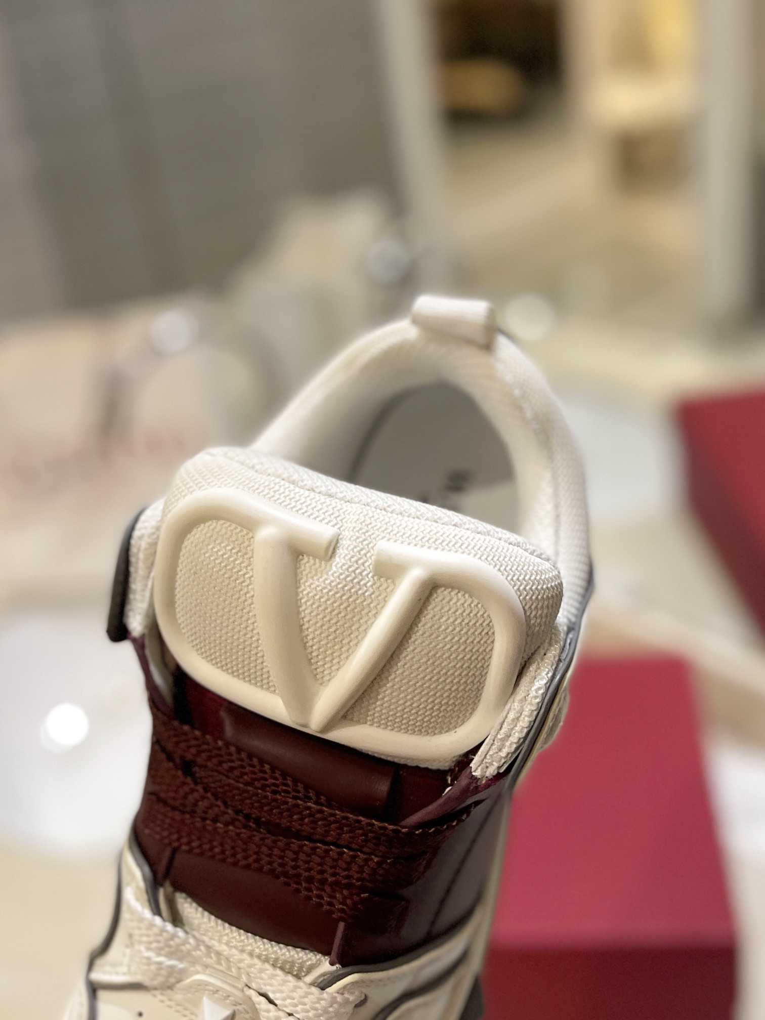 Valentino P950: Classic Couple’s Leisure Shoes with Original Craft and High-End Design - 图片 6