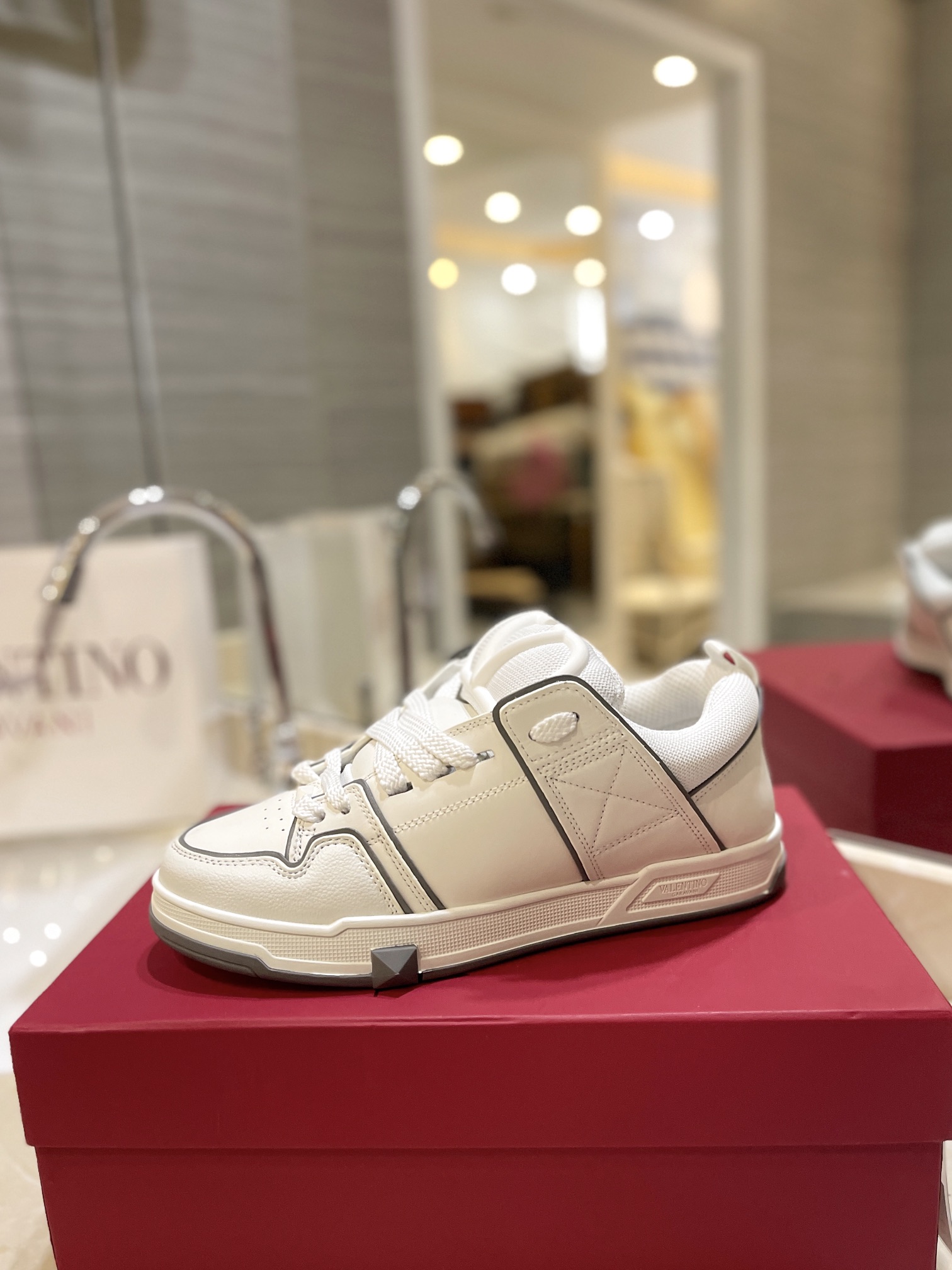 Valentino P950: Classic Couple’s Leisure Shoes with Original Craft and High-End Quality - 图片 4