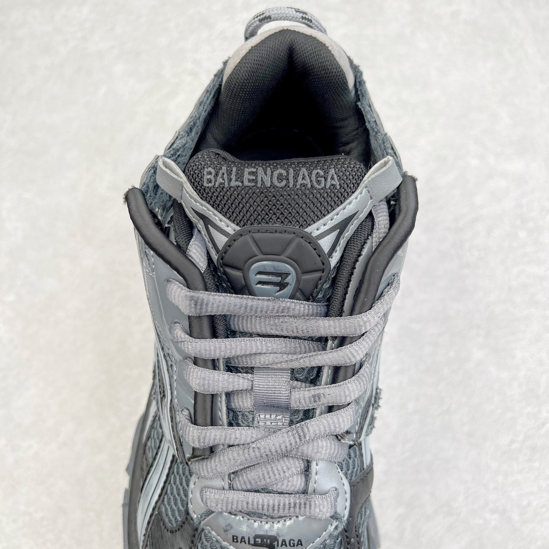 图片[5]-💰460 ＃VG零售版 BALENCIAGA Runner Sneaker 巴黎世家七代慢跑系列低帮复古野跑潮流运动鞋老爹鞋 尼龙和网布材质 磨损效果 鞋头边缘印有尺码 背面浮印尺码 外侧印有跑者徽标 鞋舌刺绣 Balenciaga 品牌标识 鞋跟背面 Balenciaga品牌标识 材质采用65%聚氨酯、35%聚酯纤维 全新 Runner 鞋型轮廓借鉴于 2000 年初的复古线条 搭载大网眼面料制成鞋面基础，由粉色、白色尼龍与橡胶质地覆盖鞋面诠释线条感 当中透过几道手缝线与折损痕更是精准的掌握历经时间淬炼的破旧痕迹 延续其手法至鞋领、鞋跟、鞋带、中底等部分均饰有破损及脏污之貌 尤其是鞋领处与鞋带孔眼条更是采用不规则做旧技术将内容物泡棉随机露出 尺码：35 36 37 38 39 40 41 42 43 44 45 46 编码：by5936030-运动鞋