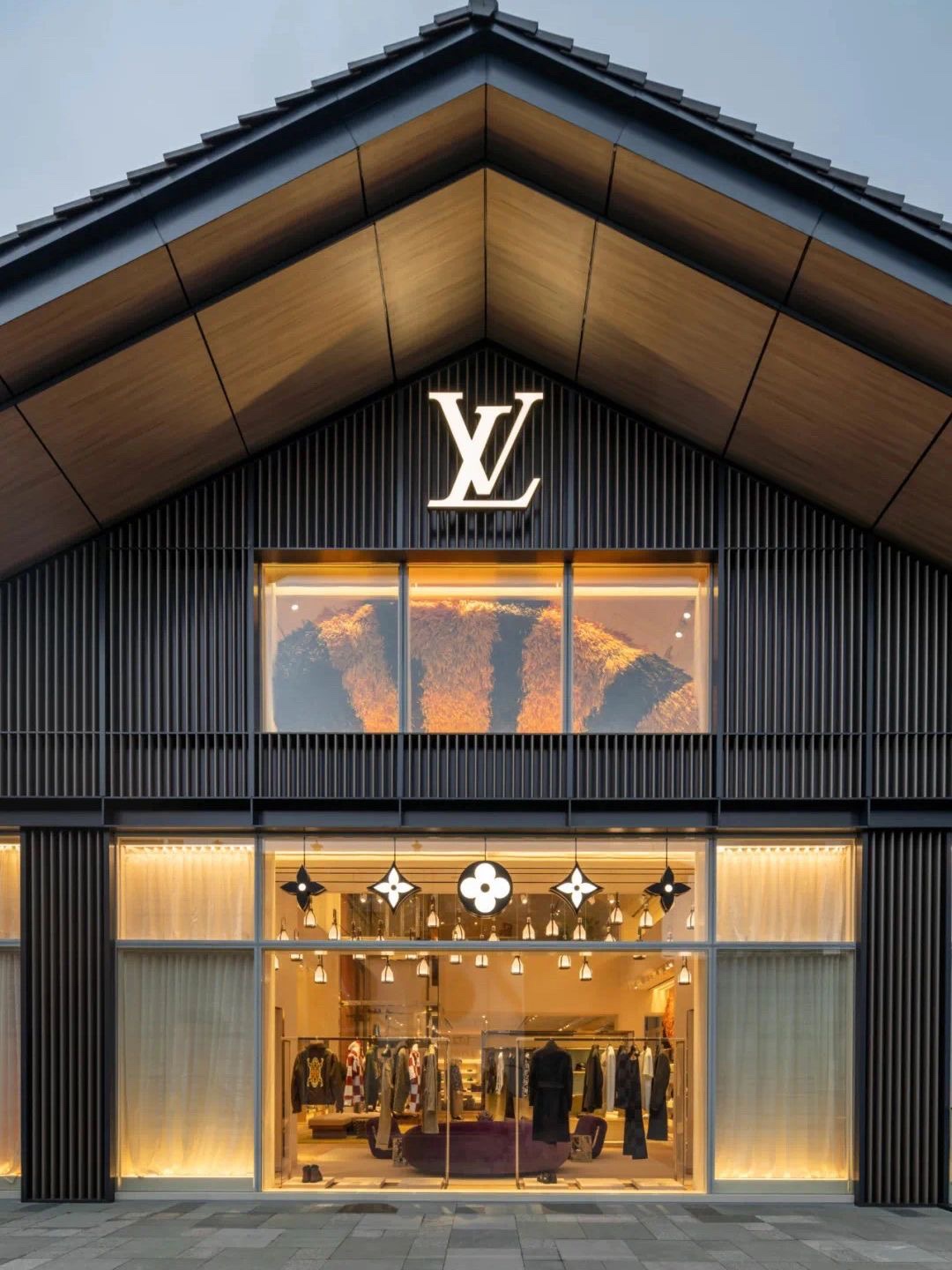 Founded in Paris, France, in 1854 by Louis Vuitton, the French luxury - Comprehensive