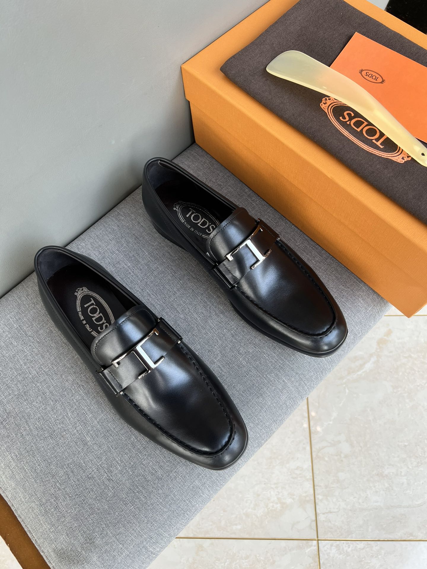 NO:690421,Batch[strong][strong][strong]Original development tods Tods casual leather shoes, slip-on shoes, counter new synchronization, exquisite hand-stitching, workmanship details comparable to counters, imported open-edge beaded cowhide for the upper, customized sheepskin lining, original TPU private mold outsole, black brown, 39-44 in stock (38, 45 custom-made, non-refundable),,Tod's,cowhide,sheepskin19860909批[强][强][强]原版开发 tods托德斯休闲皮鞋 套脚鞋 专柜新款同步 精致手工缝线 做工细节堪比专柜 鞋面进口开边珠牛皮 定制羊皮内里 原版TPU私模大底 黑色 棕色 39-44现货齐码（38,45订做不退换）,,Tod's,cowhide,sheepskin,Men's shoes