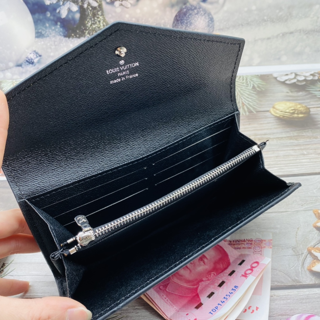 Leather glasses case, different angles