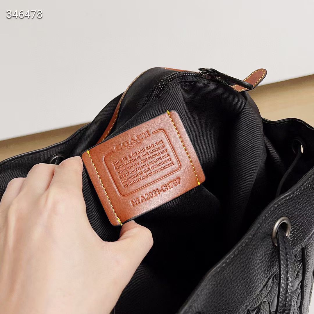 Coach CH767 Hitch兼具随性风格和出色功能性 妥善胜任从工作通勤到周末休闲的多种场合