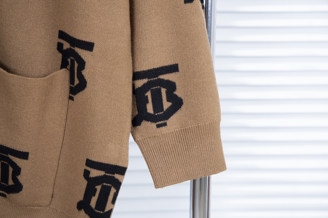 “Pablo Burberry Autumn/Winter Collection: Exclusive, Heavy Fabrics in Khaki, Sizes S-XL” - 图片 7