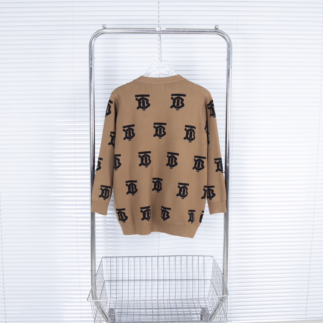 “Pablo Burberry Autumn/Winter Collection: Exclusive, Heavy Fabrics in Khaki, Sizes S-XL” - 图片 2