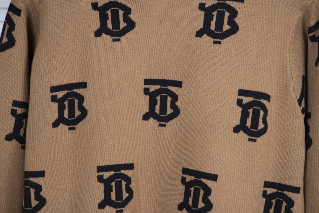 “Pablo Burberry Autumn/Winter Collection: Exclusive, Heavy Fabrics in Khaki, Sizes S-XL” - 图片 6