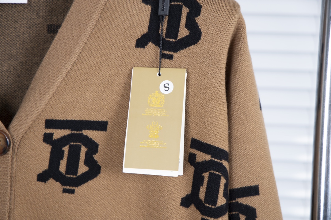 “Pablo Burberry Autumn/Winter Collection: Exclusive, Heavy Fabrics in Khaki, Sizes S-XL” - 图片 4