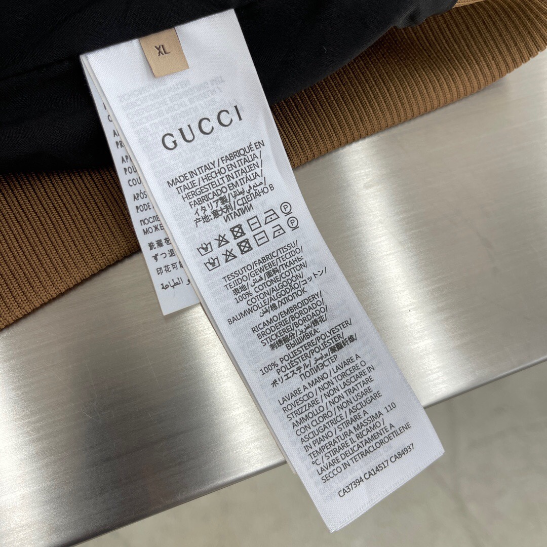  古奇 2025春季新款夹克外套，秀场新品‼品相非常完美，双面穿舒适保暖，三标齐全色泽饱满诱人，非常出彩