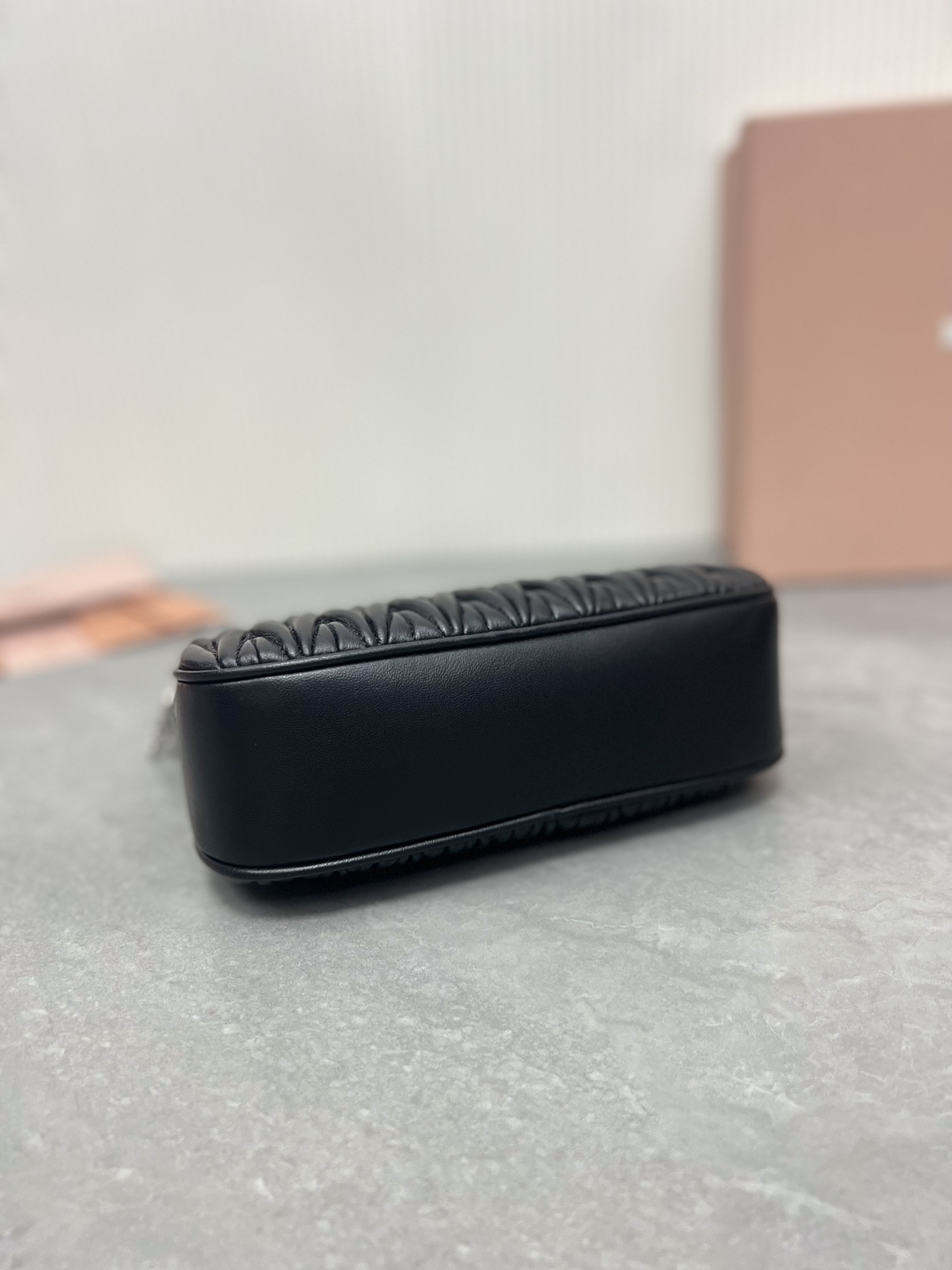 Miu Miu 水晶链条版 5BH211最新版本：新一季Miu Miu标志性Matelasse绣花小羊皮材质
